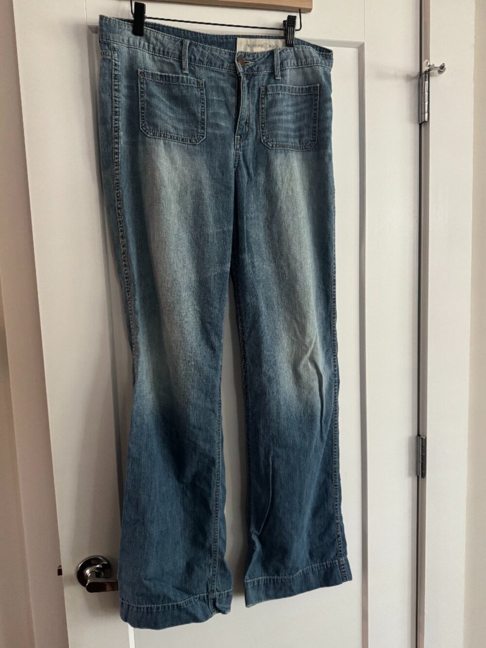 Treasure & Bond Faded Blue Jean Size 28